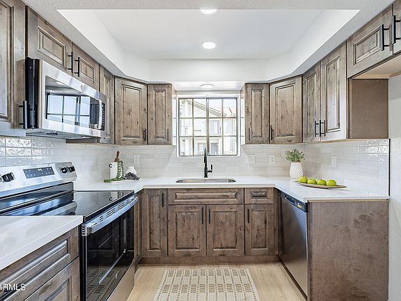 3rd image of 2315 W UNION HILLS Drive #109