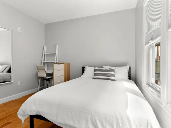 1047 Saratoga St APT 3, Boston, MA 02128