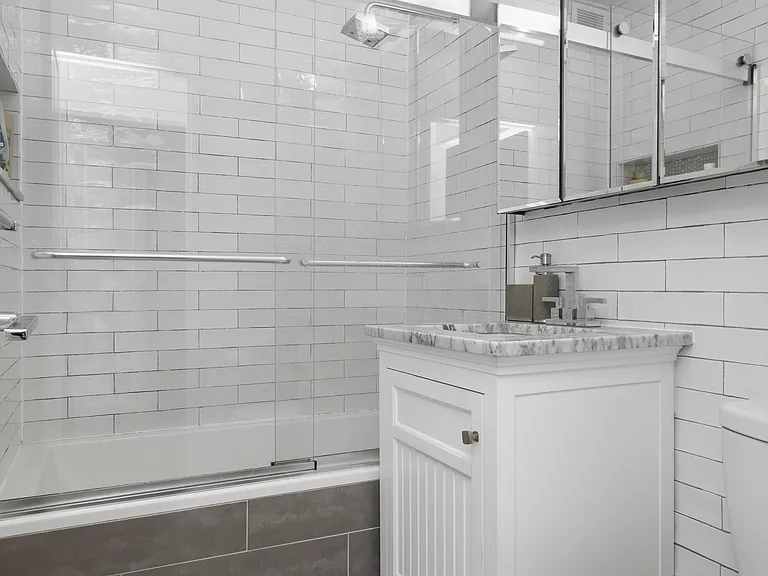 400 E 54th St #7D — Photo 5