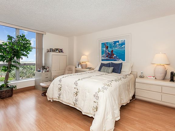 4th image of 3600 Mystic Pointe Dr APT 908