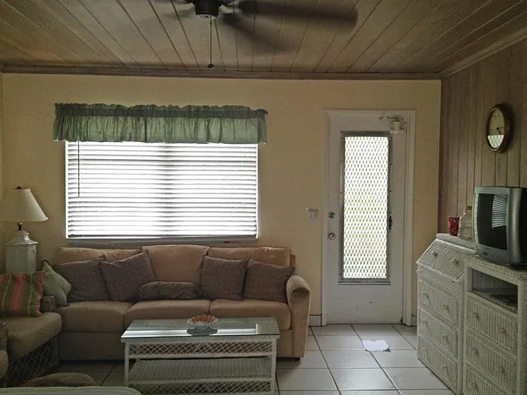30 Andrews Ave — Photo 6
