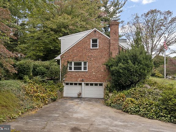 2nd image of 17 Stonehenge Ln