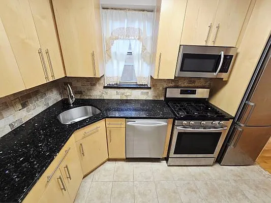 Rented by Voro Purple LLC | media 12