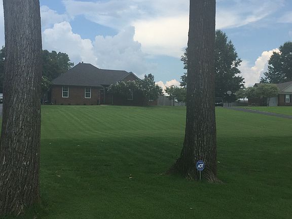 2nd image of 304 Jaimes Ln
