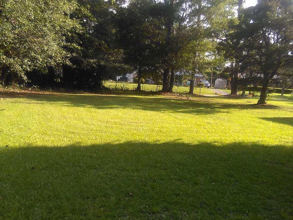 2nd image of 4905 Ivanhoe Road