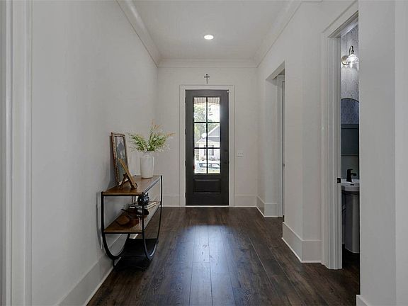 3rd image of 110 Merlin St