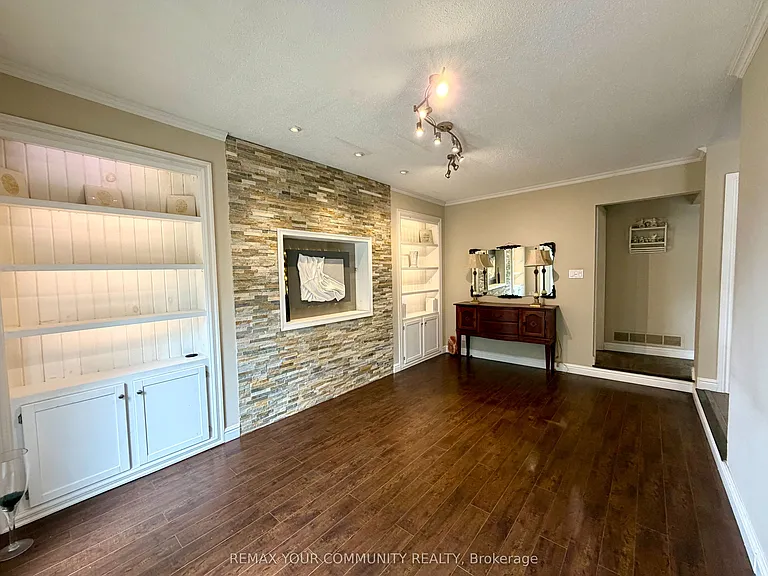 209 Yorkshire Dr — Photo 14