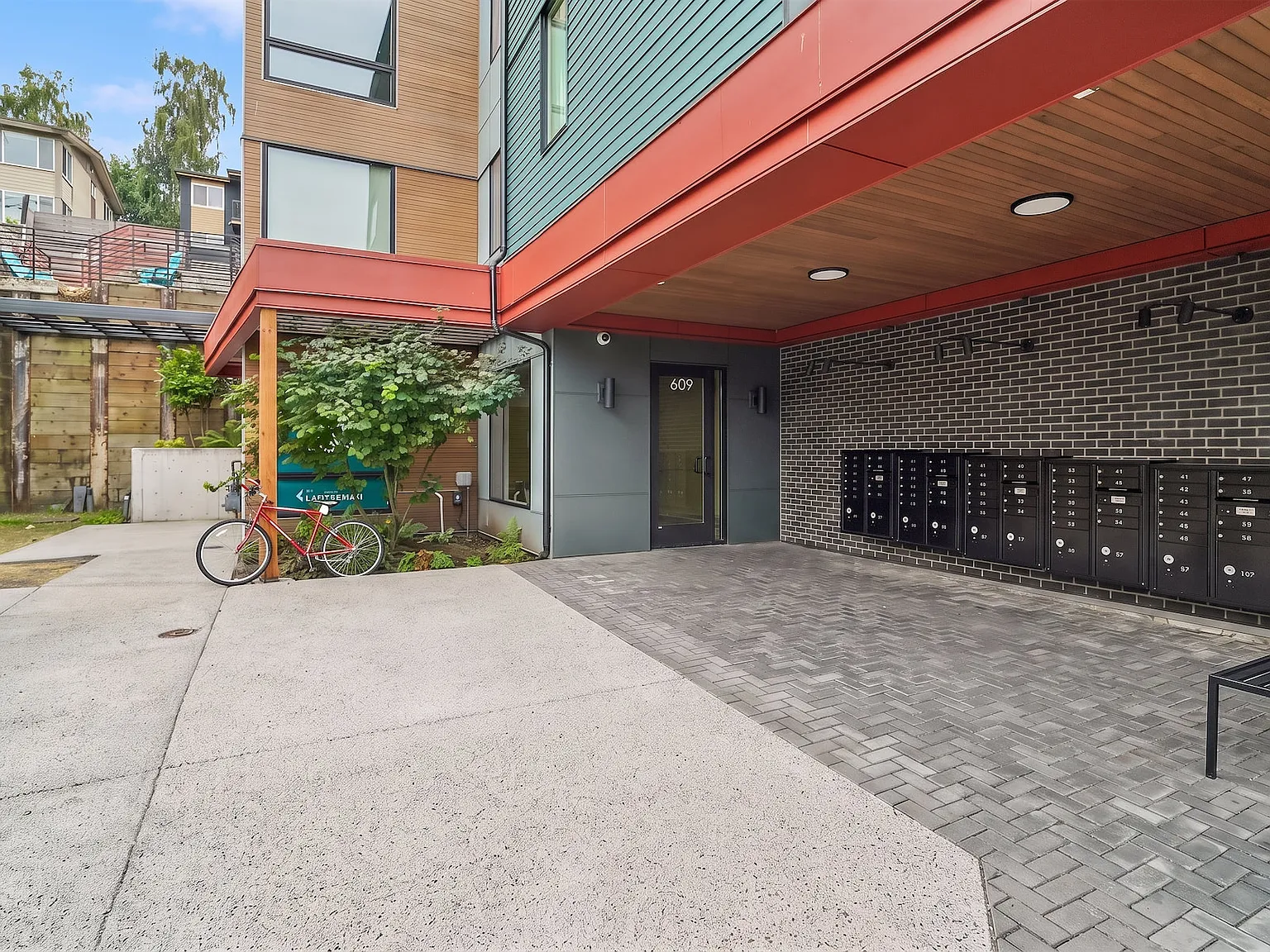 Lanterman Apartments — Photo 2