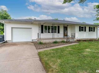 717 S 17th St, Clinton, IA 52732