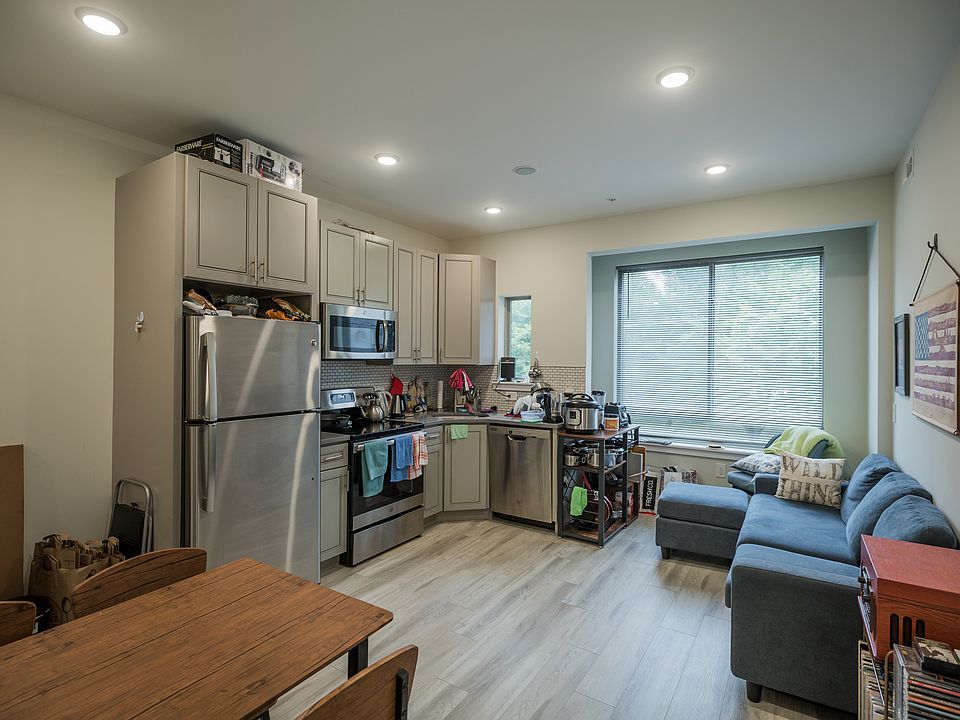 1st image of 3720 Haverford Ave Room 2F-1