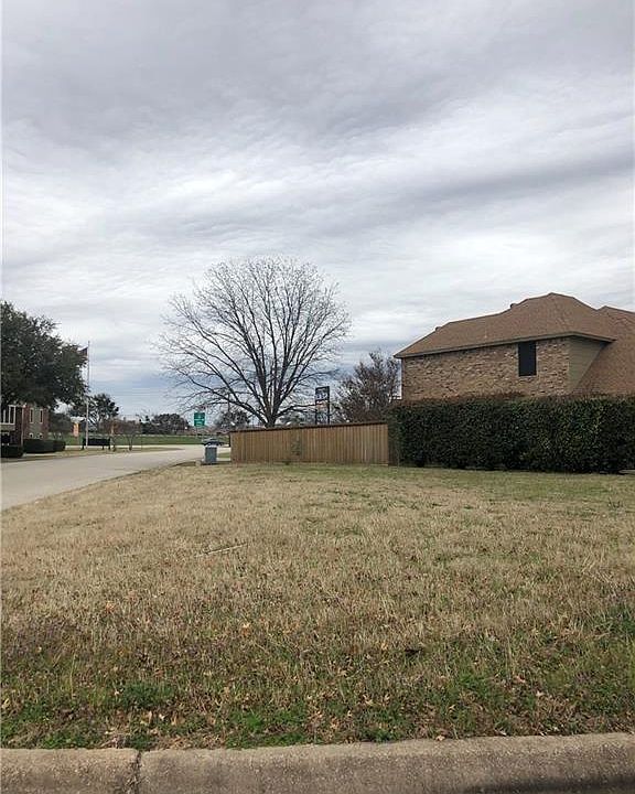 2nd image of 6516 Lago Vista Dr