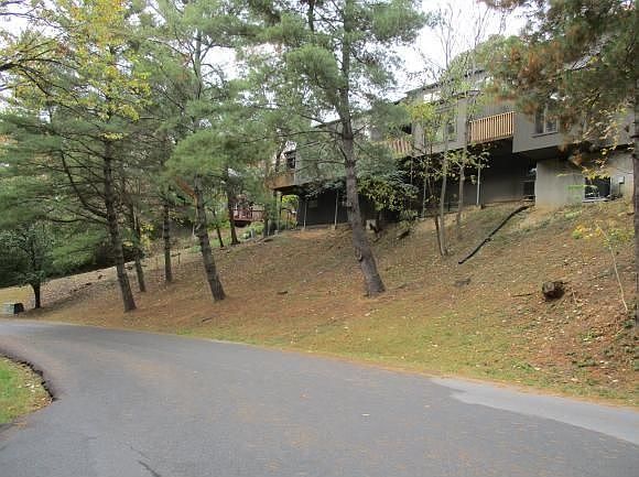 1st image of 306 Hickory Blf