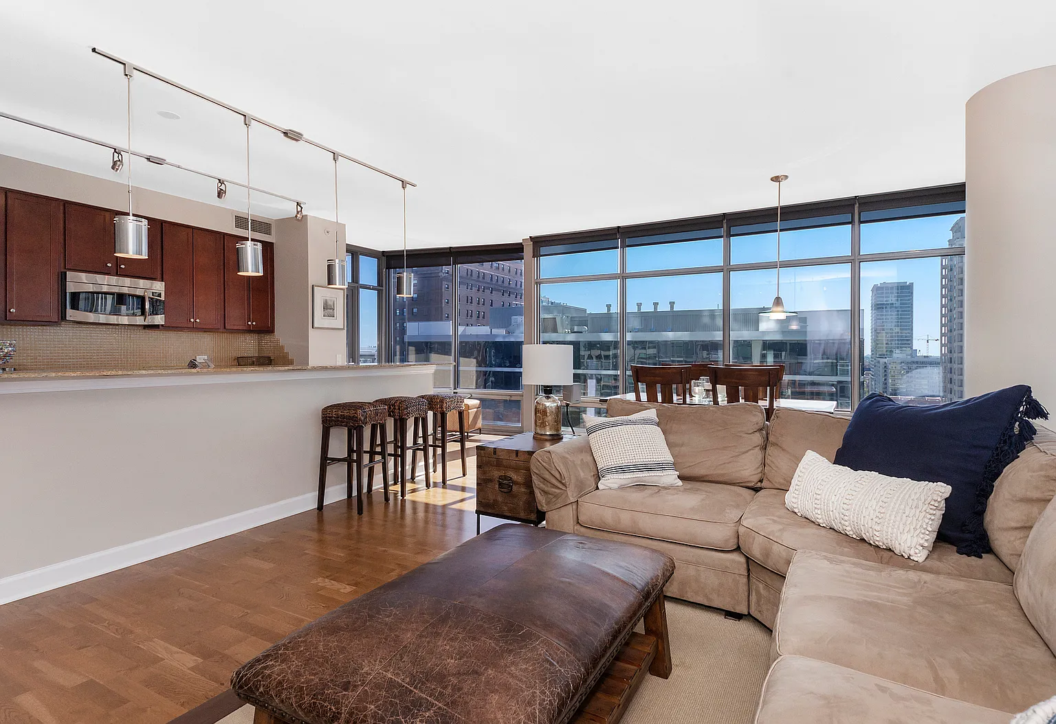 2 bed, 1386 sqft, $3,800 — Photo 4