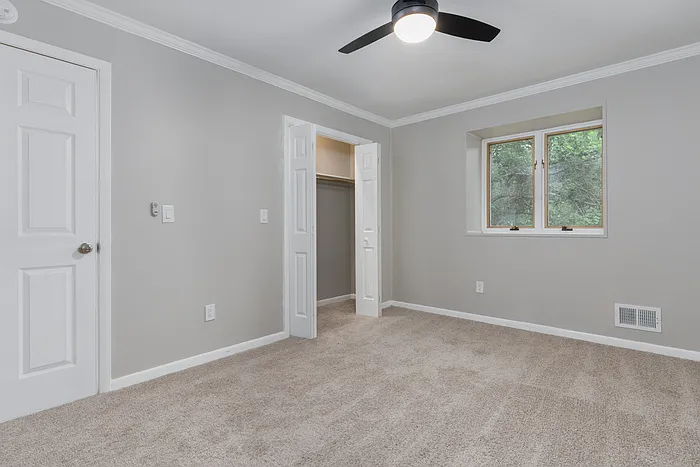 400 Derby Ln — Photo 33