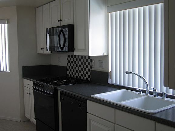 4th image of 11762 Chamomile Cir