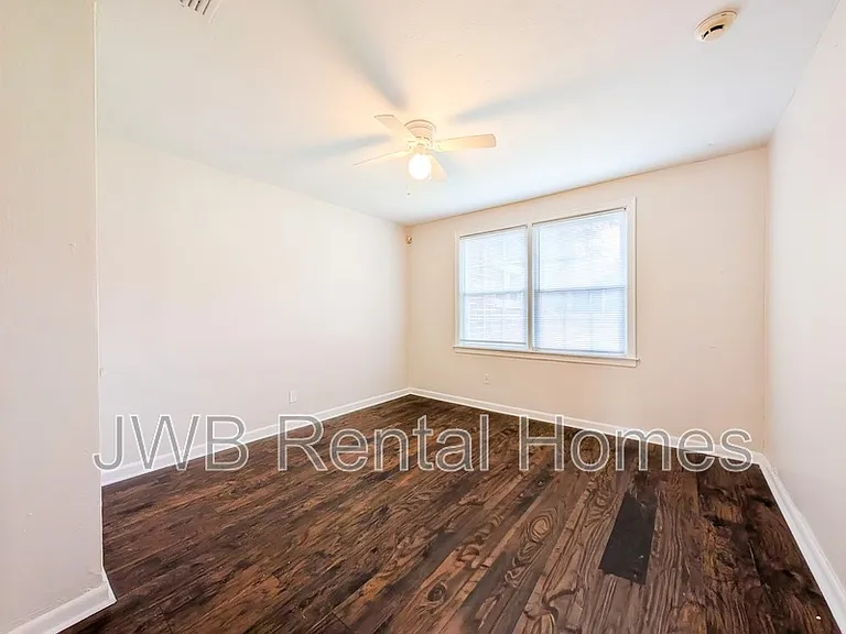 4305 Springfield Blvd — Photo 6