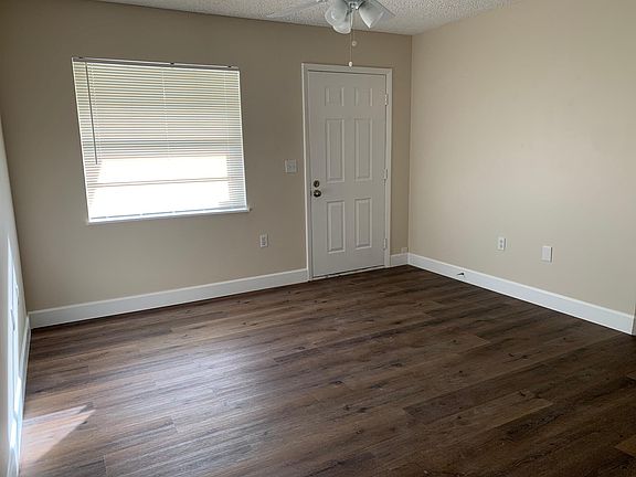 3rd image of 1041 Watersedge Dr