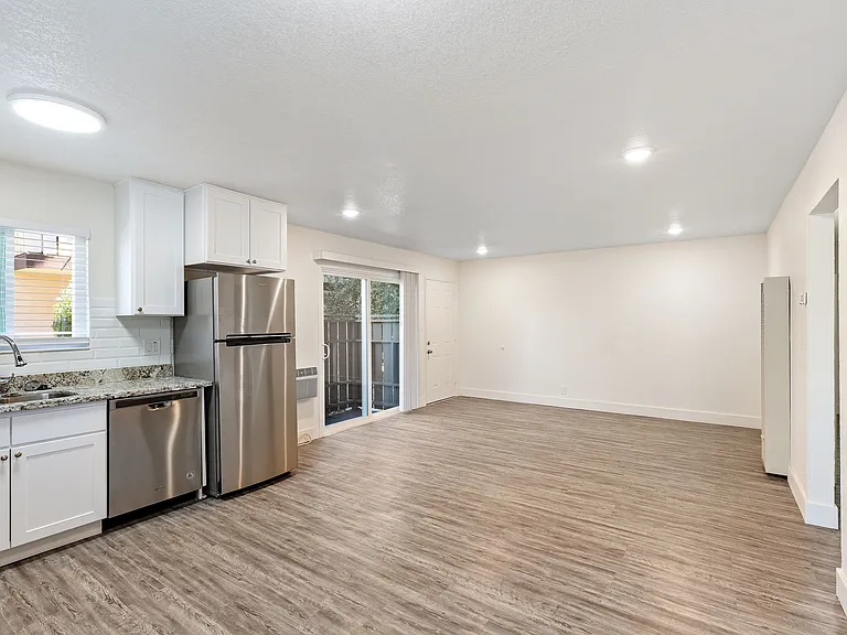 Glenbrook Apartments — Photo 6