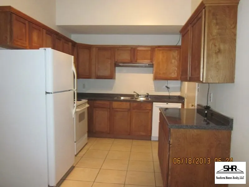 3 bed, 2.0 bath, 1244 sqft, $1,525 — Photo 2