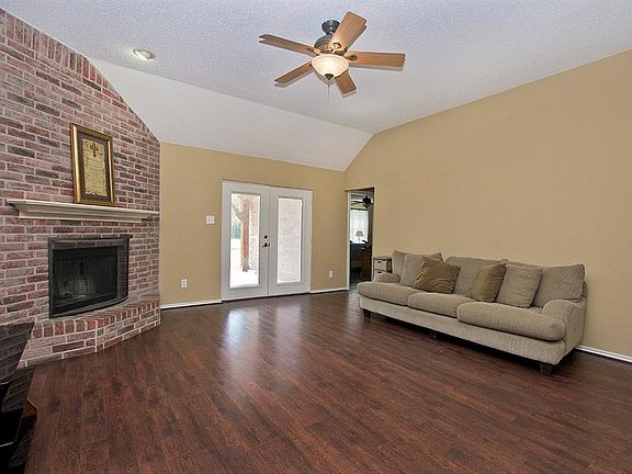 4th image of 851 Crestview Ln