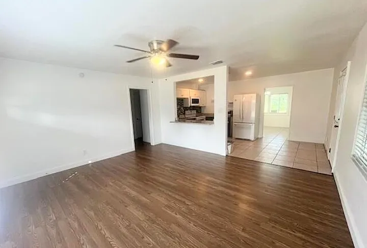 2713 Silver Lake Dr