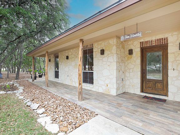 4th image of 309 LOST OAKS DR