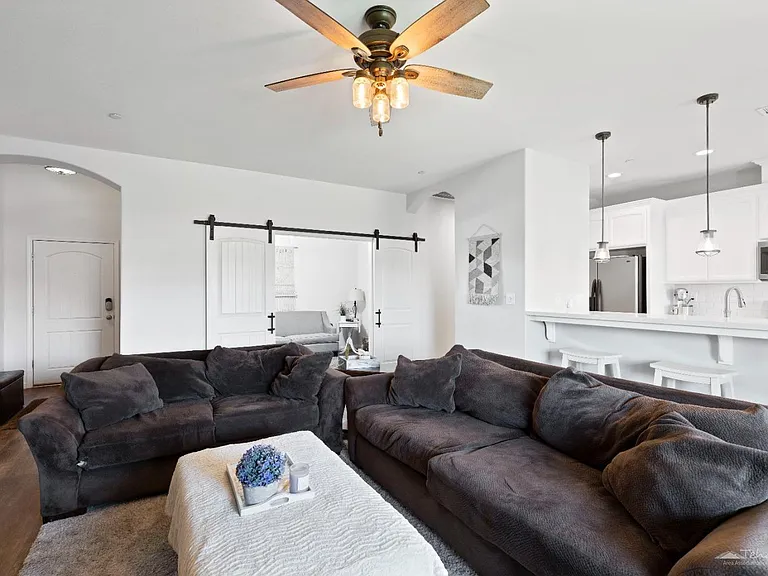 1317 Fair Oak Dr — Photo 3
