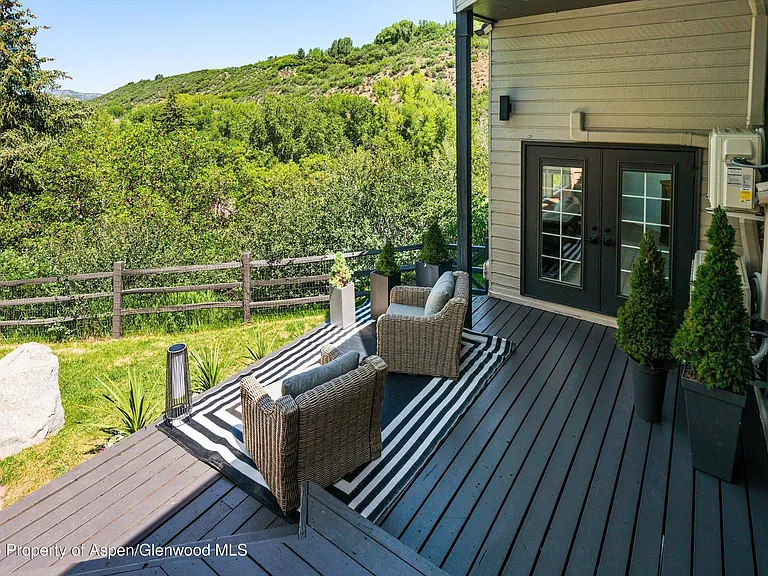 75 Bennett Ct — Photo 38