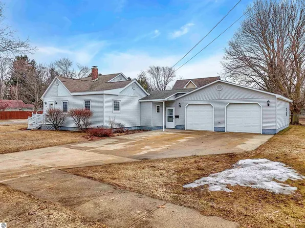 301 S Carmel St, Cadillac, MI 49601