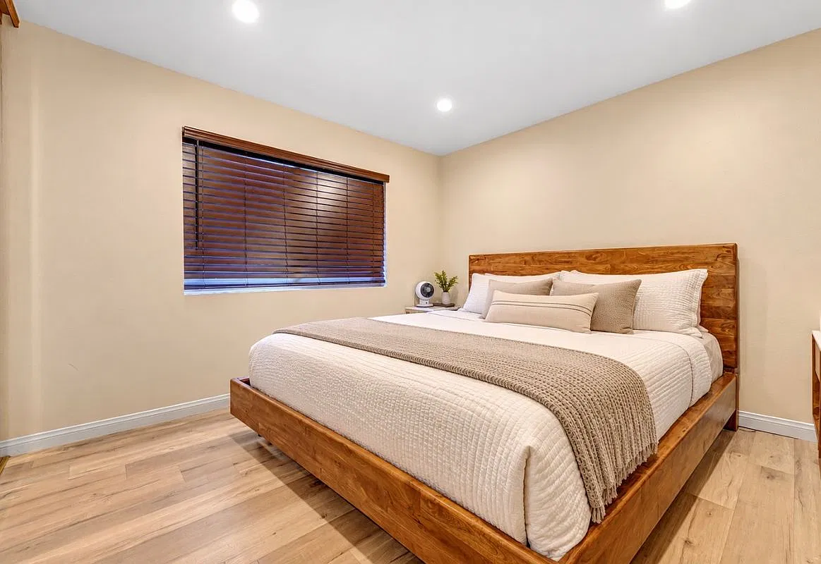 3 bed, 2.0 bath, 1375 sqft, $4,000 — Photo 4