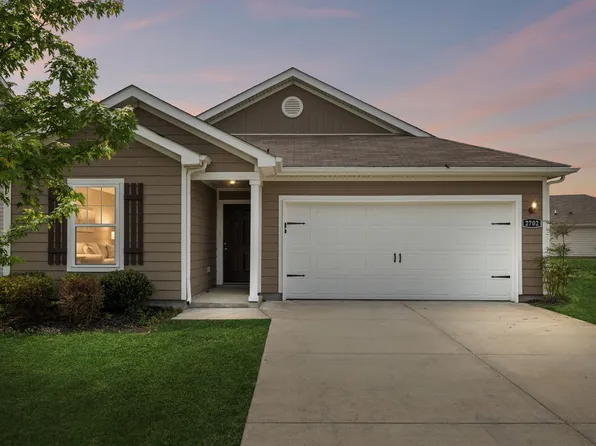2702 Swarm Ct, Columbia, TN 38401