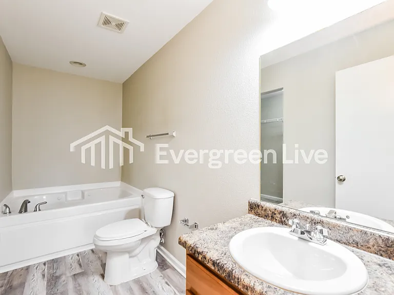 122 Cloverbrook Dr — Photo 10