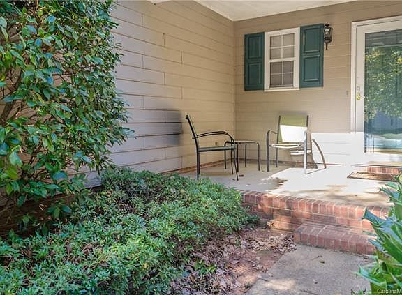3rd image of 3912 Leghorn Ct