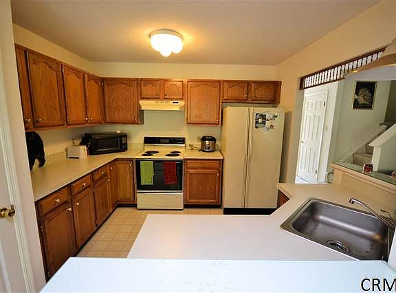 3rd image of 11 Fairwood Dr