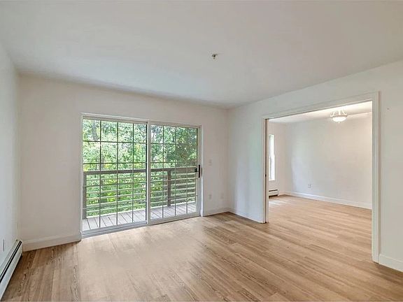 4th image of 301 Hildred Dr #301
