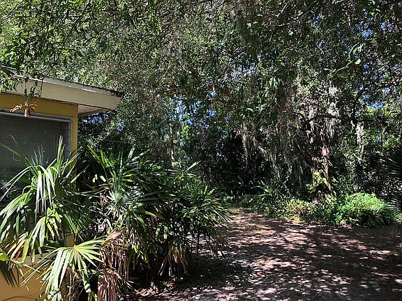 5th image of 4611 Leeta Ln
