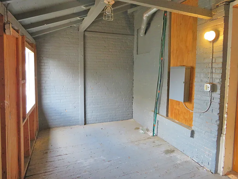 156 E State St #4 — Photo 34