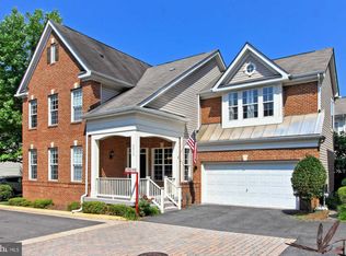 6932 Cove Inlet Ct, Fort Belvoir, VA 22060