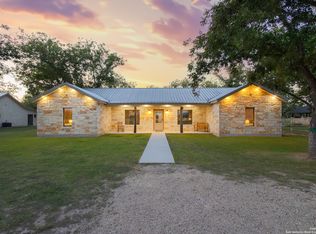 370 Johnny Seibert Ln, Leakey, TX 78873