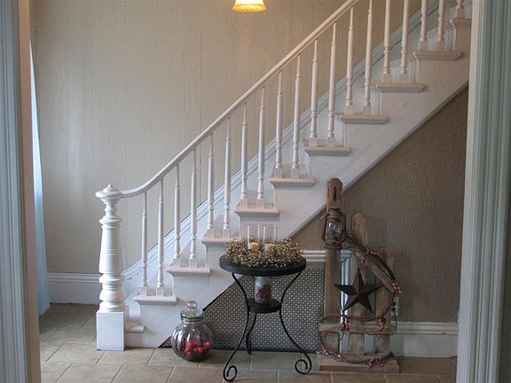 3rd image of 526 Morris St
