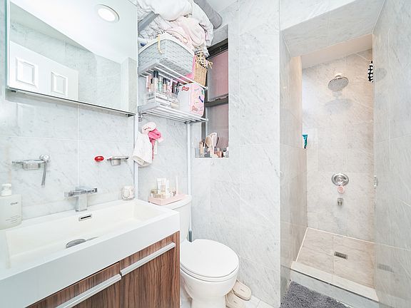 4th image of 172 Mulberry St APT 1B