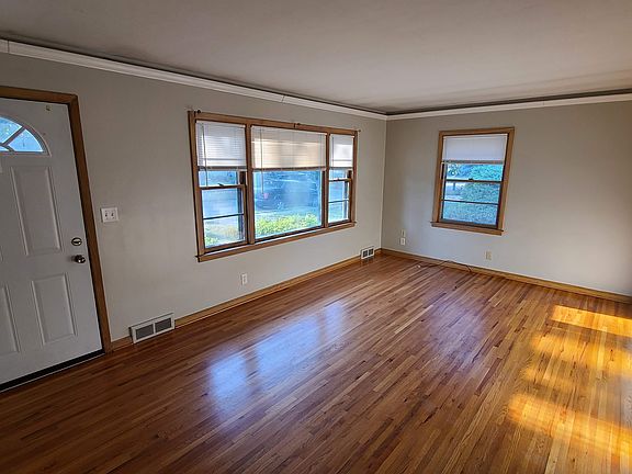 4th image of 2324 S 38th St