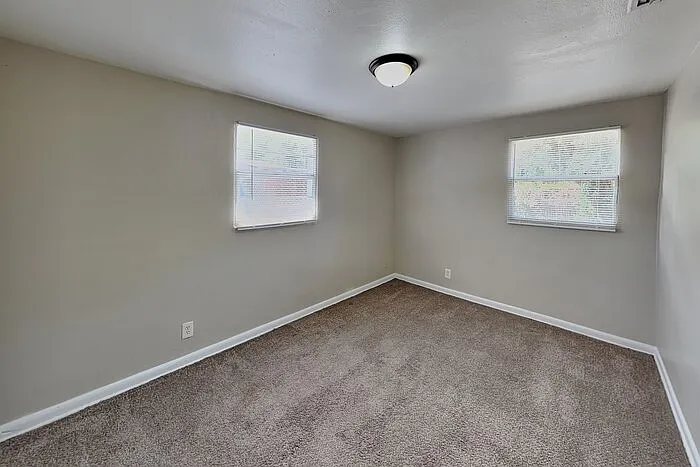 1918 E Noel St — Photo 13