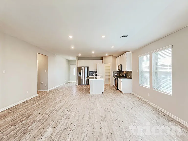275 Sunshine Ln — Photo 6