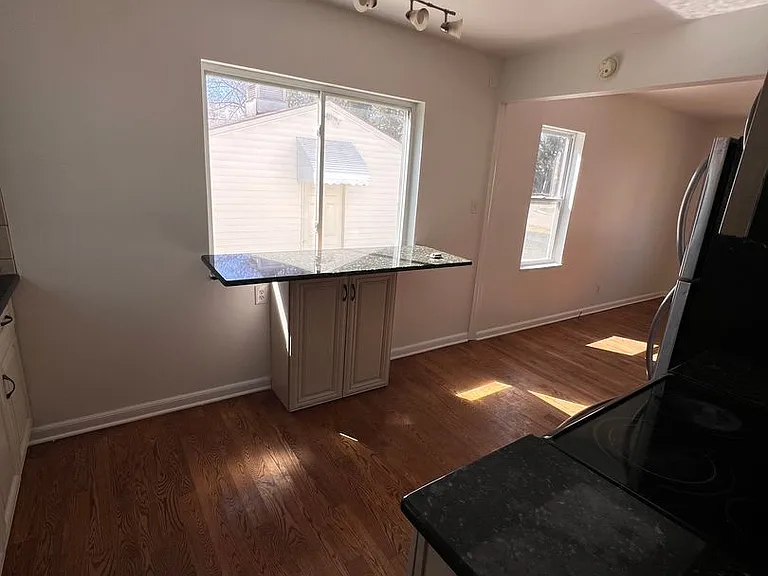 4565 Fleming St — Photo 15