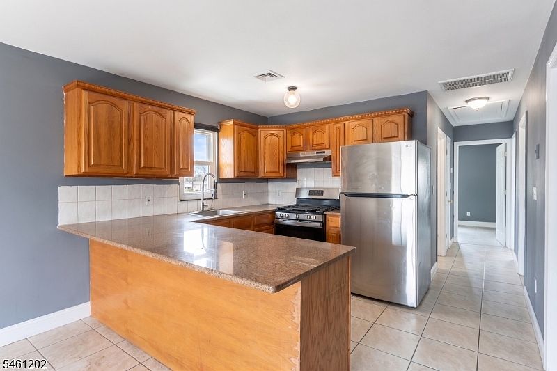 1st image of 363 Summer St
