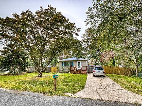 2nd image of 40 Great River Dr