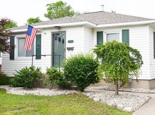 1025 Waverly Ave, Grand Haven, MI 49417