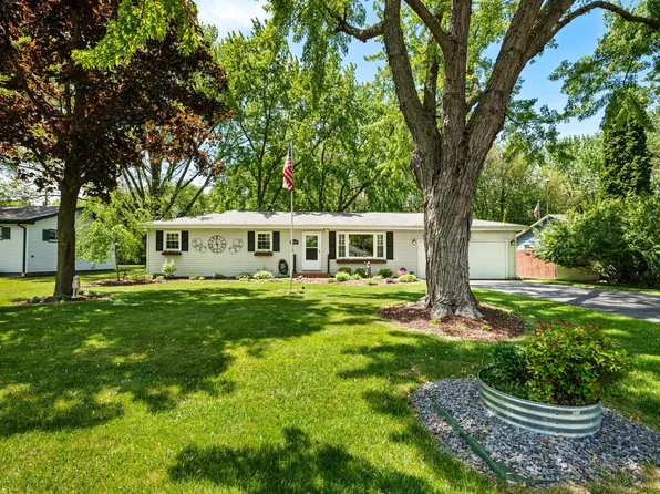 3810 Southfield Dr, Saint Joseph, MI 49085