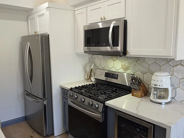 1076 S Orange Grove Ave #1 — Photo 11